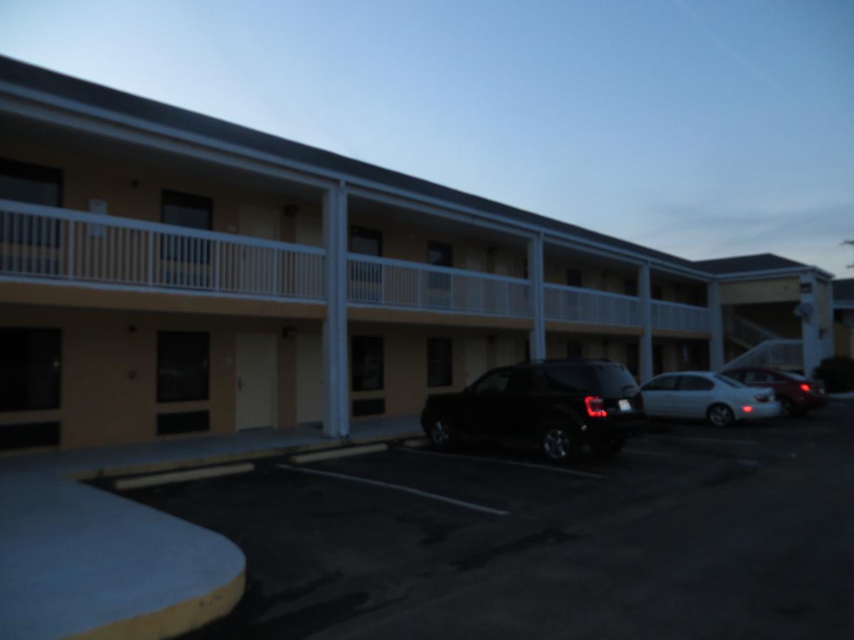 Western Motel Scooba Exterior photo